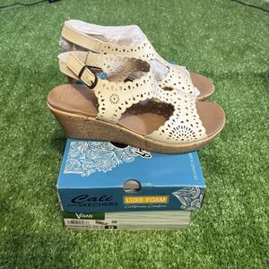 Skechers Womens Beverlee Easy To Adore Off White Cream Sandal Shoes Womens 9